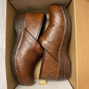 Dansko ProXP Brown Tooled Leather clog size 40